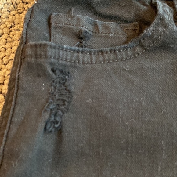Vervet Black Distressed Stretchy Shorts Size XS in Like New Condition - Picture 3 of 10